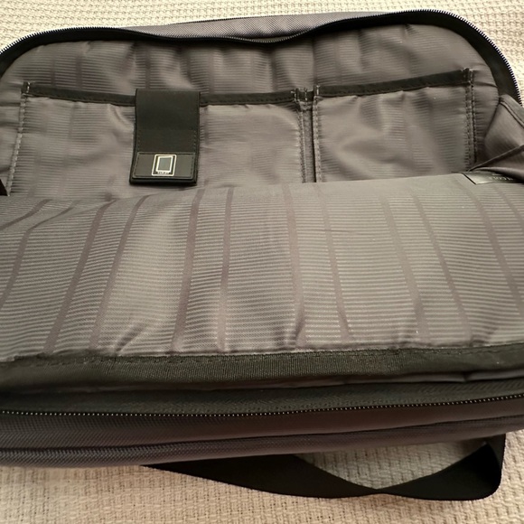 Kenneth Cole Messenger Bag- Gunmetal Gray - Picture 4 of 10